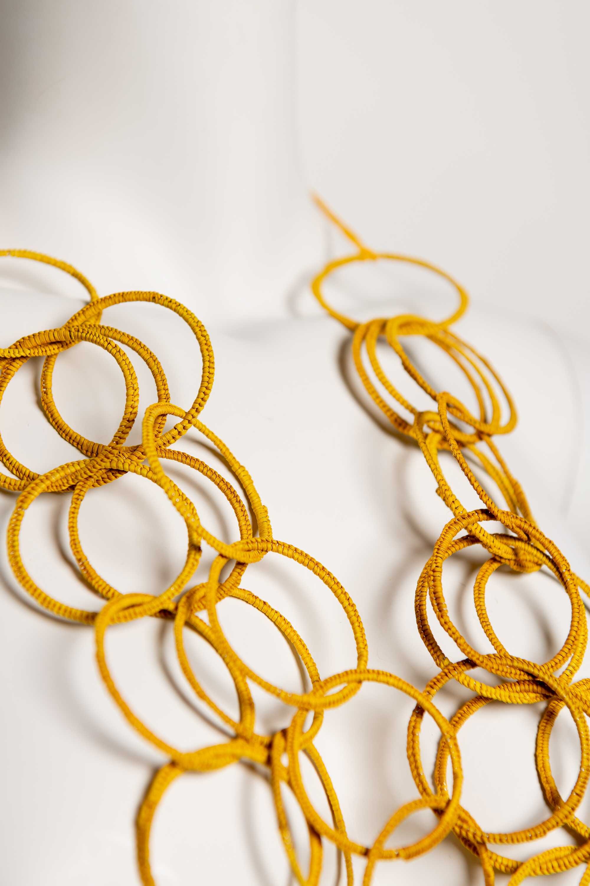 Collar en fibra vegetal