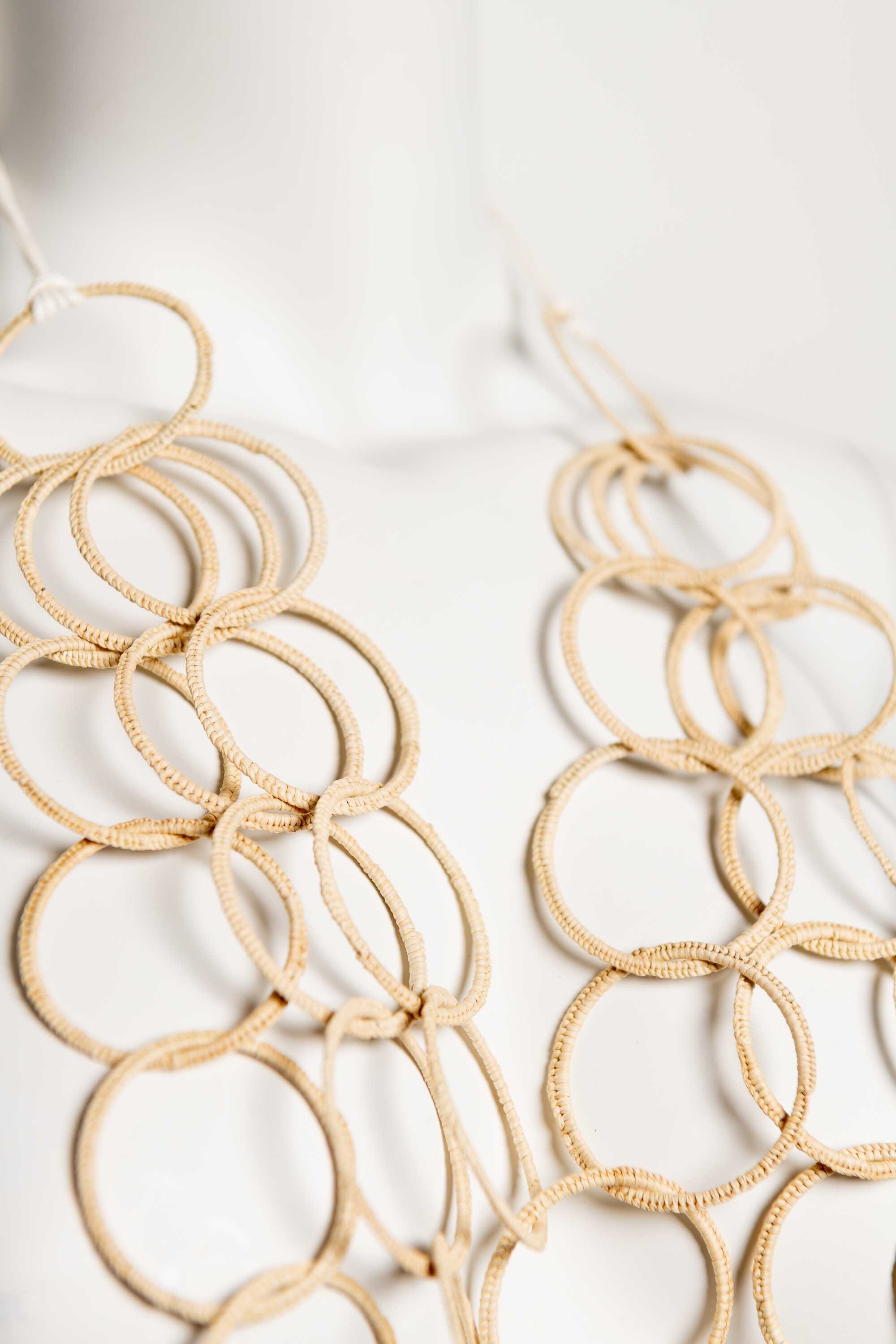 Collar en fibra vegetal