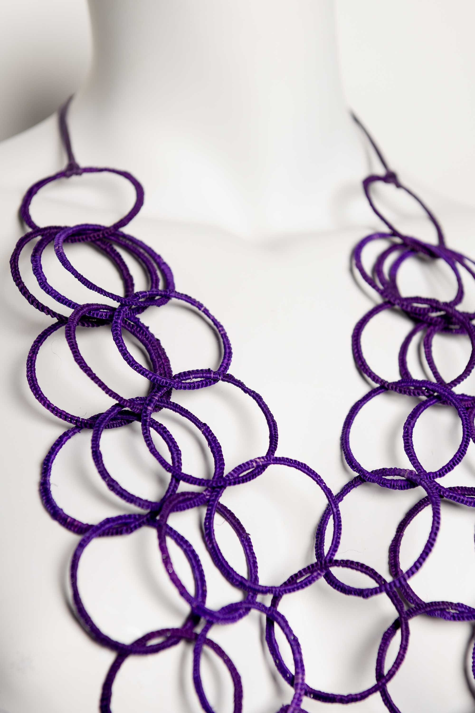 Collar en fibra vegetal