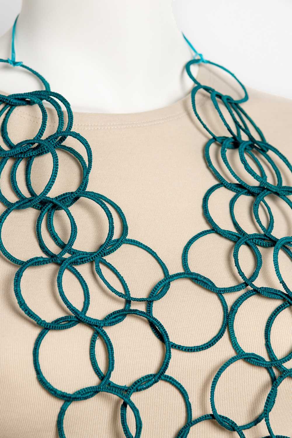 Collar en fibra vegetal