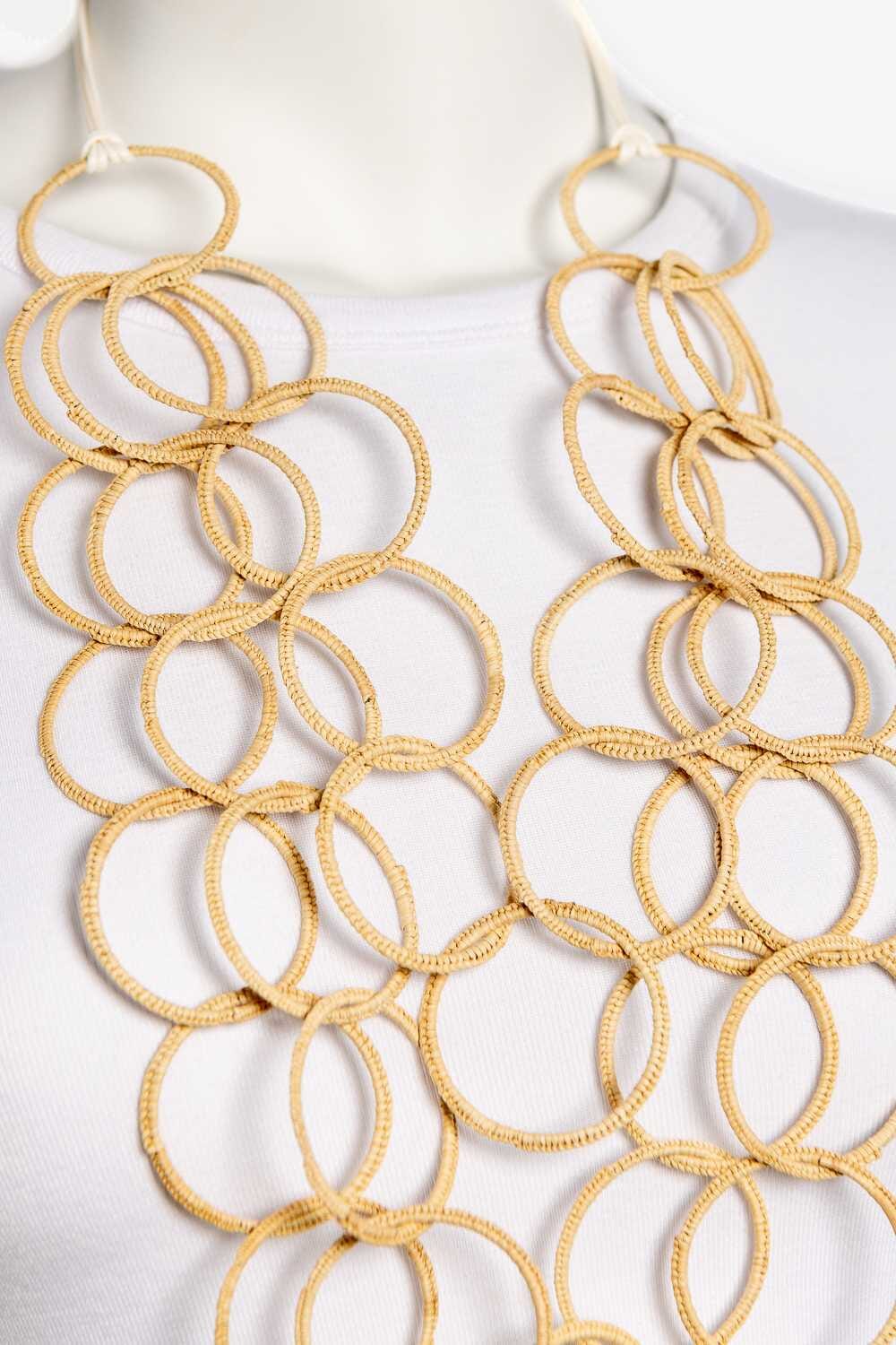 Collar en fibra vegetal