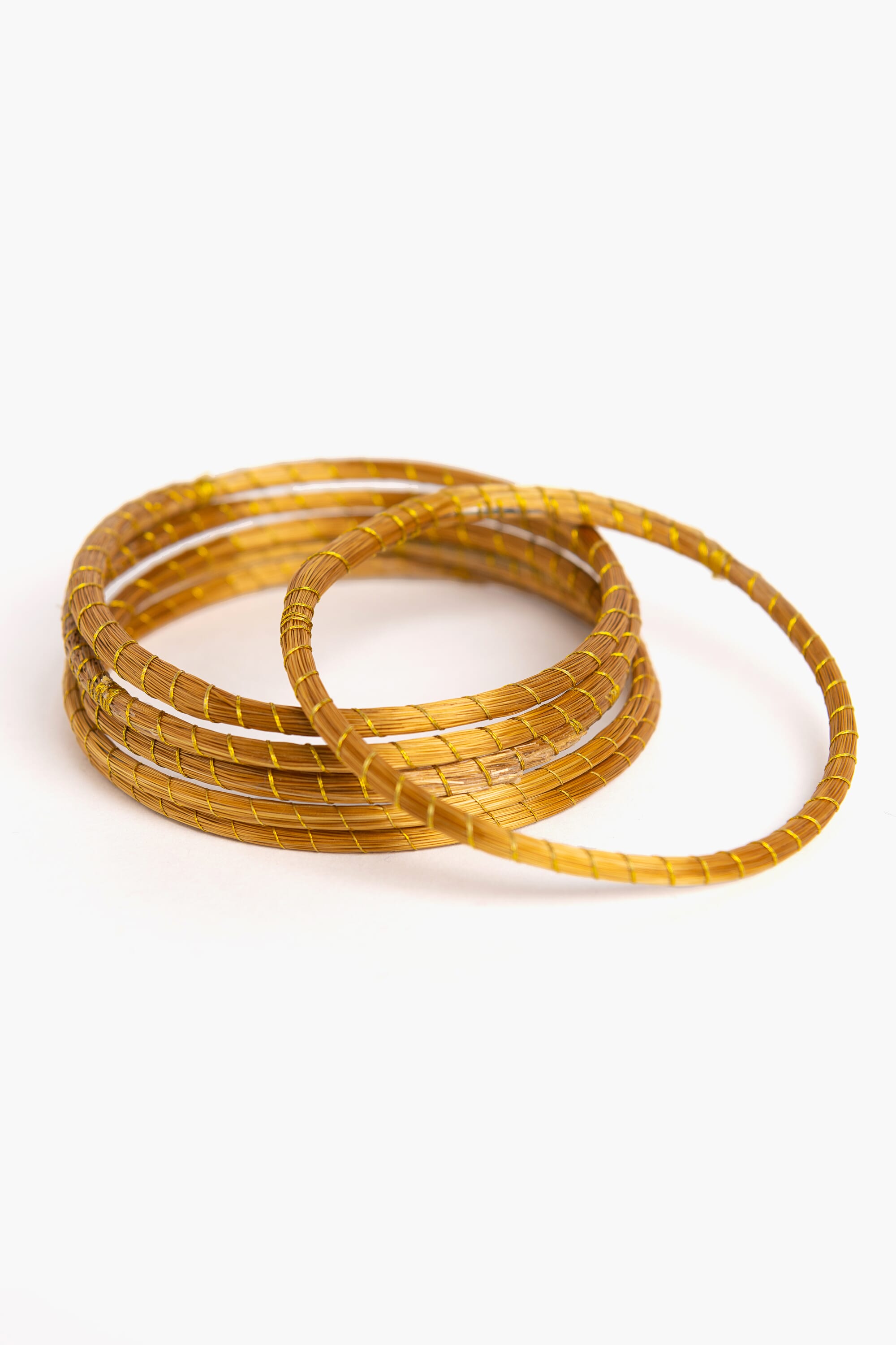 3 brazaletes en Capim Dorado (Oro vegetal)