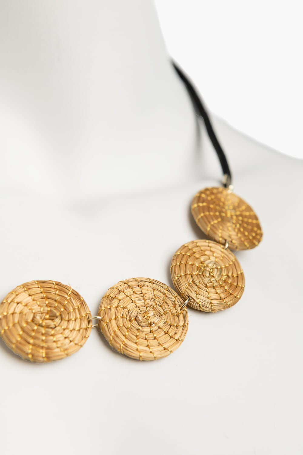 Collar en Capim Dorado (Oro vegetal)