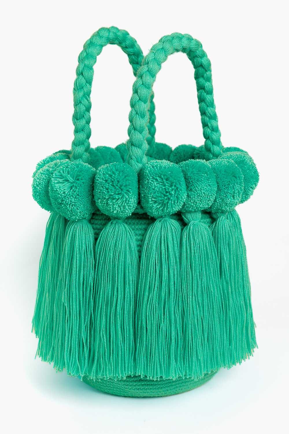 Bolso con pompones y borlas de algodón