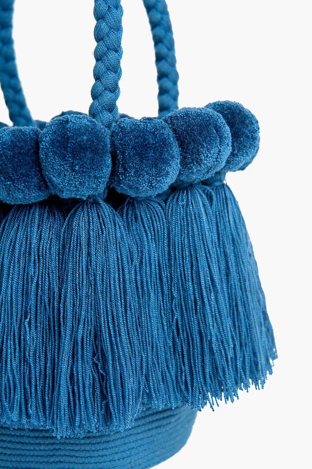 Bolso con pompones y borlas de algodón