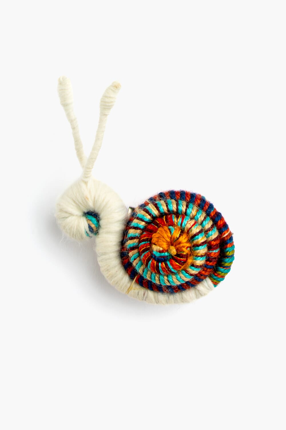 Broche en escultura textil