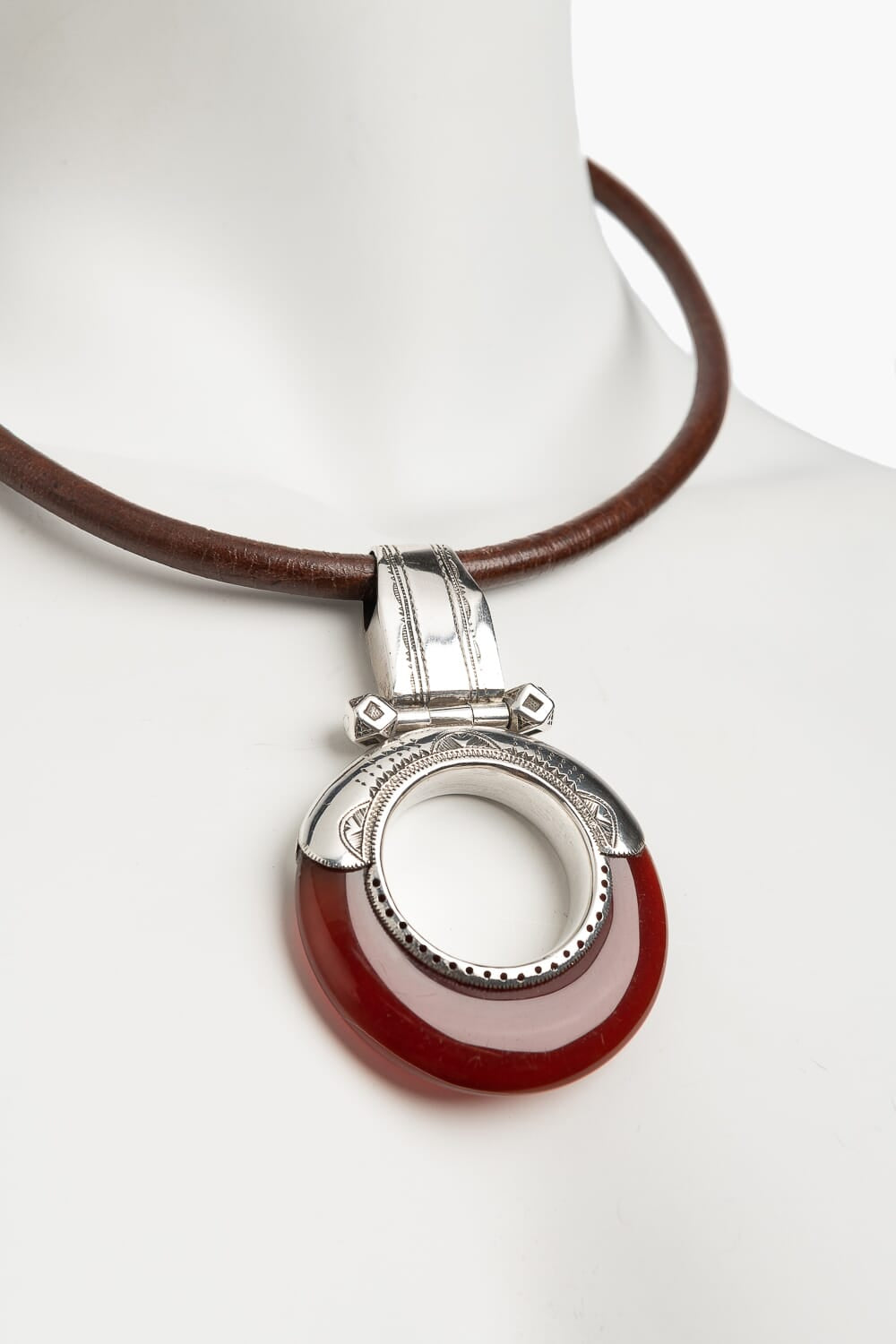 Collar Tuareg de plata de ley 925 y ágata