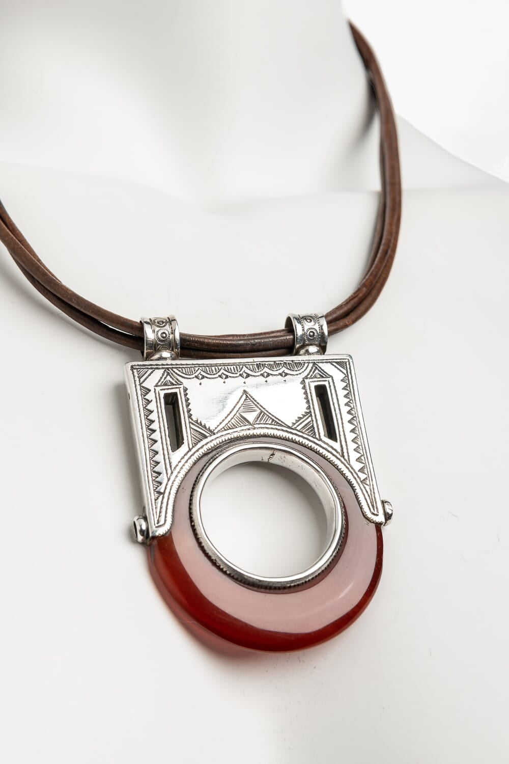 Collar Tuareg de plata de ley 925 y ágata