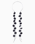Collar con pétalos de satén