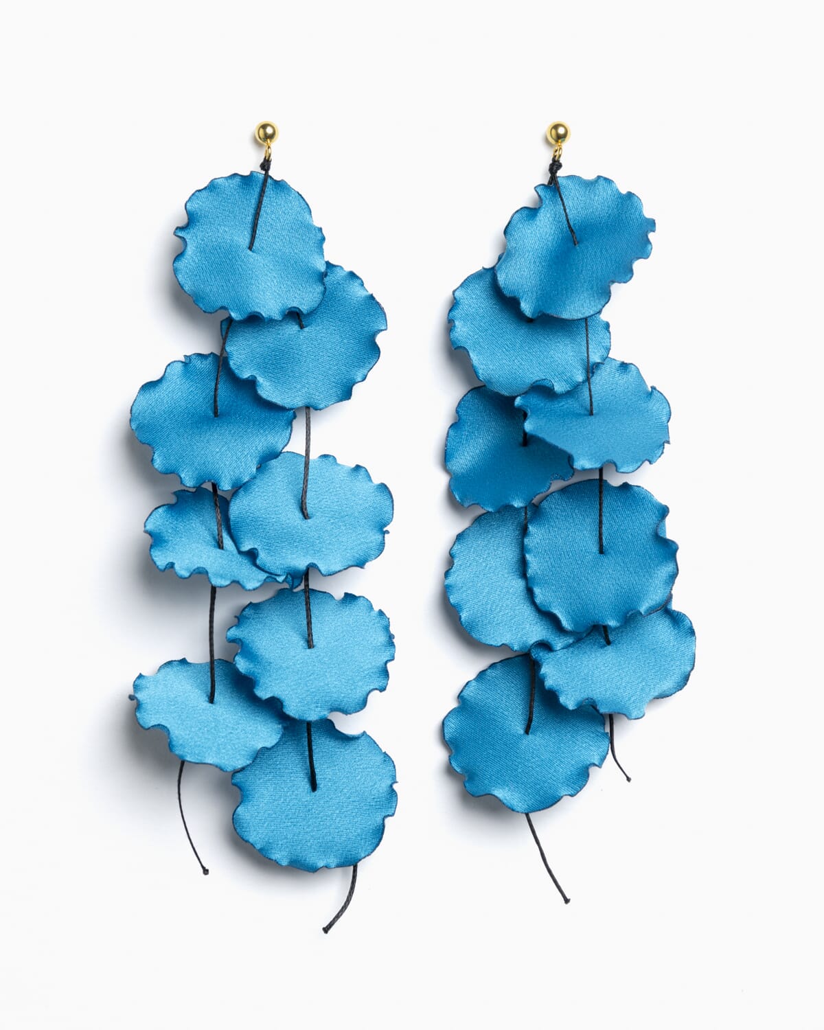 Pendientes con pétalos de satén