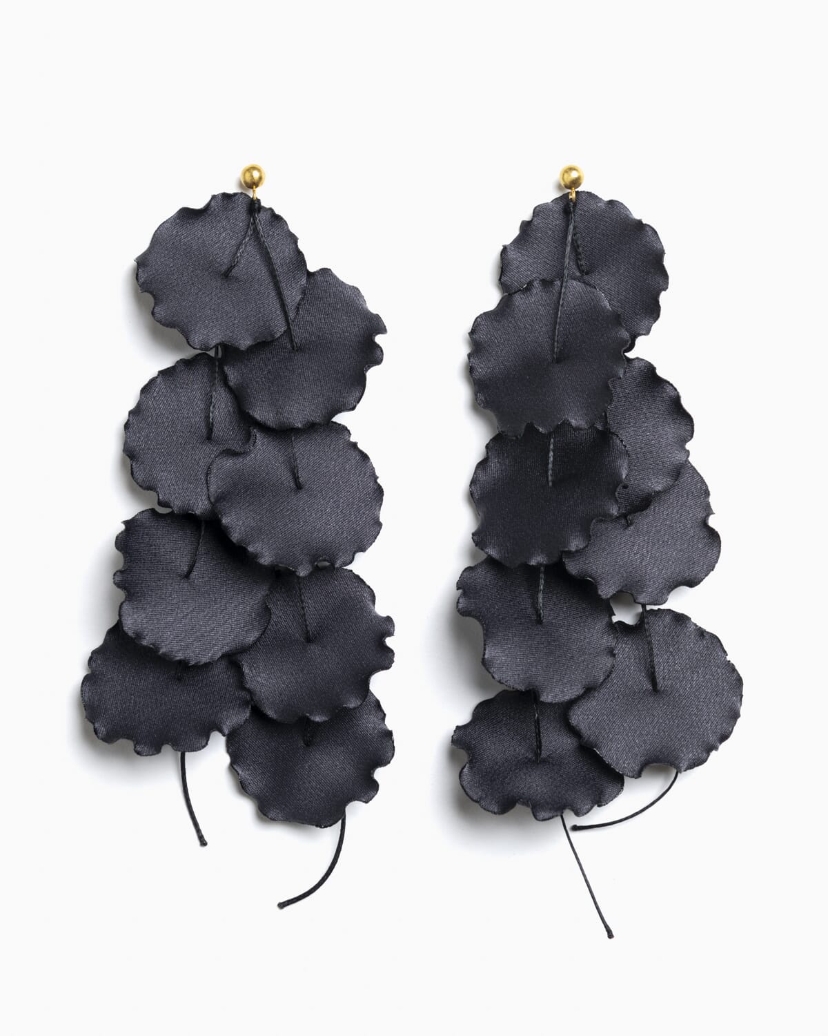 Pendientes con pétalos de satén