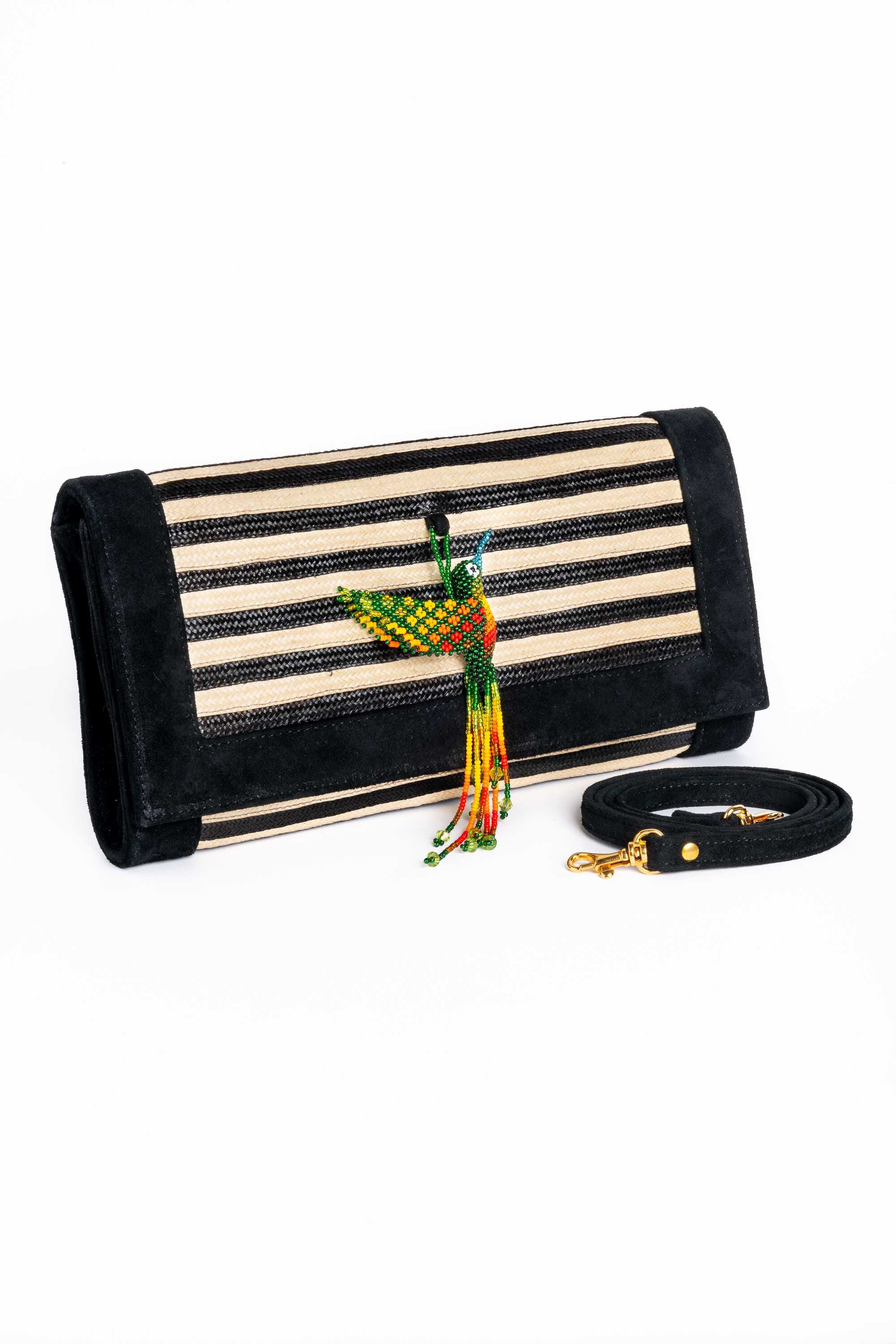 Clutch mano con colibrí en abalorios