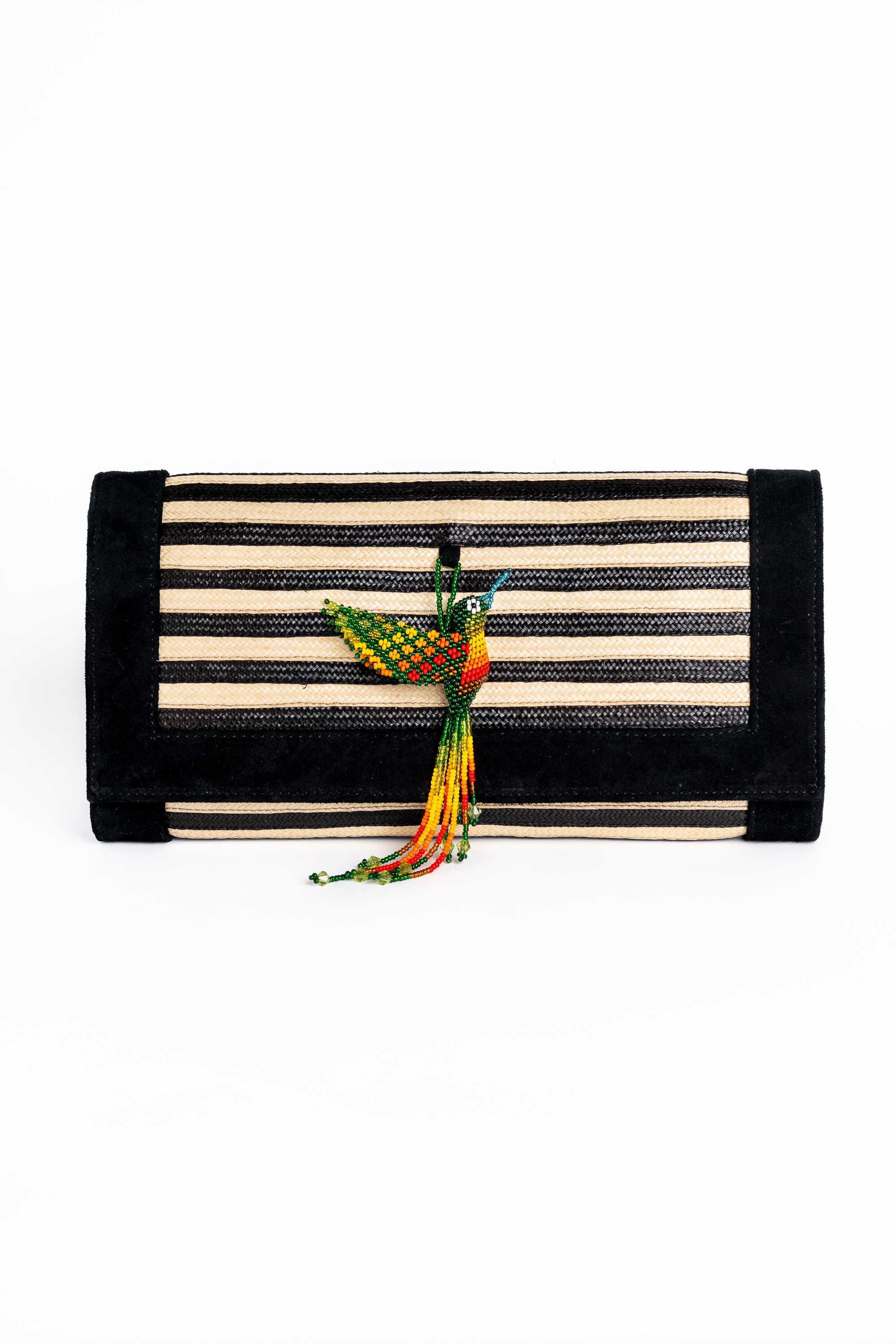 Clutch mano con colibrí en abalorios