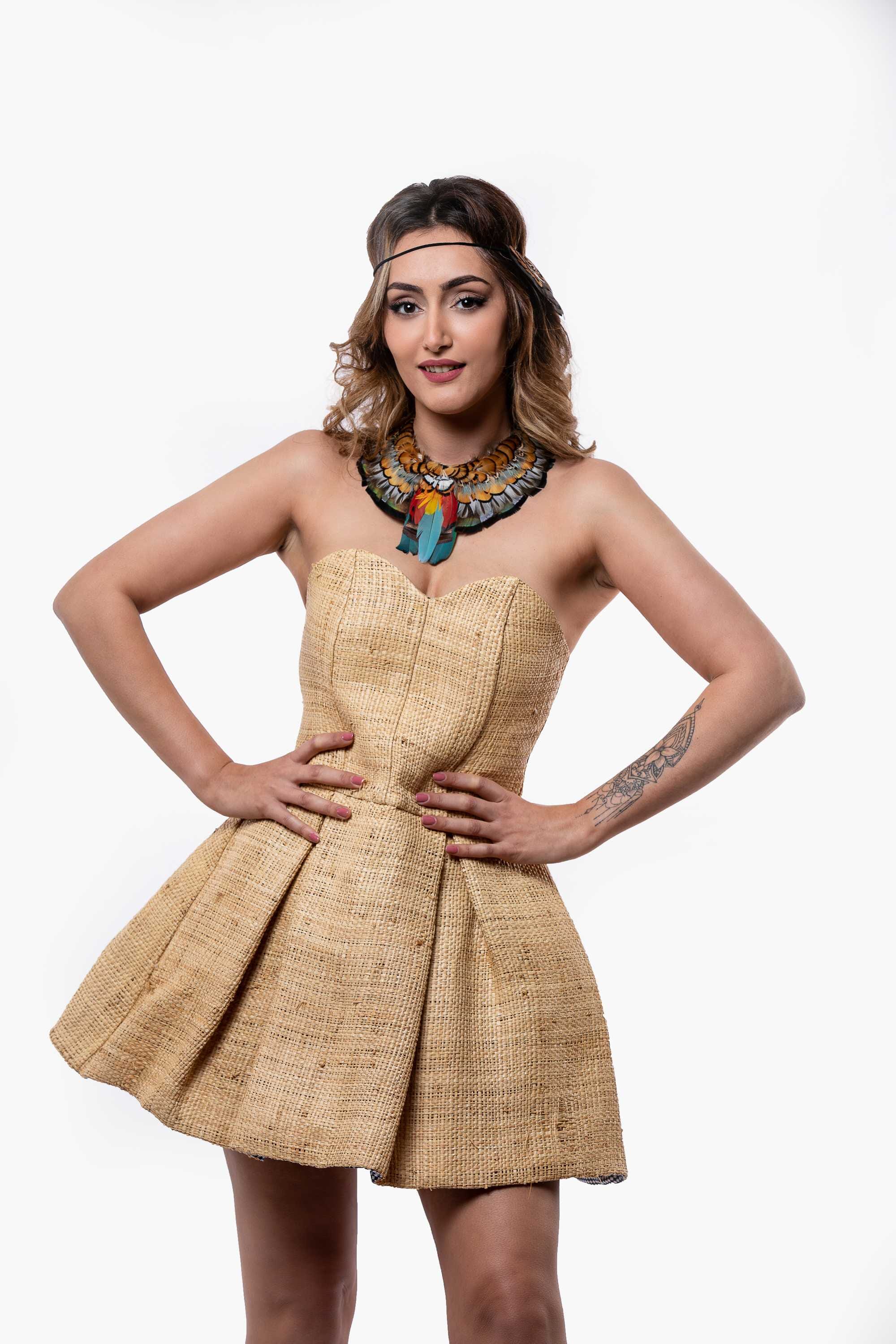 Collar de plumas naturales