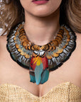 Collar de plumas naturales