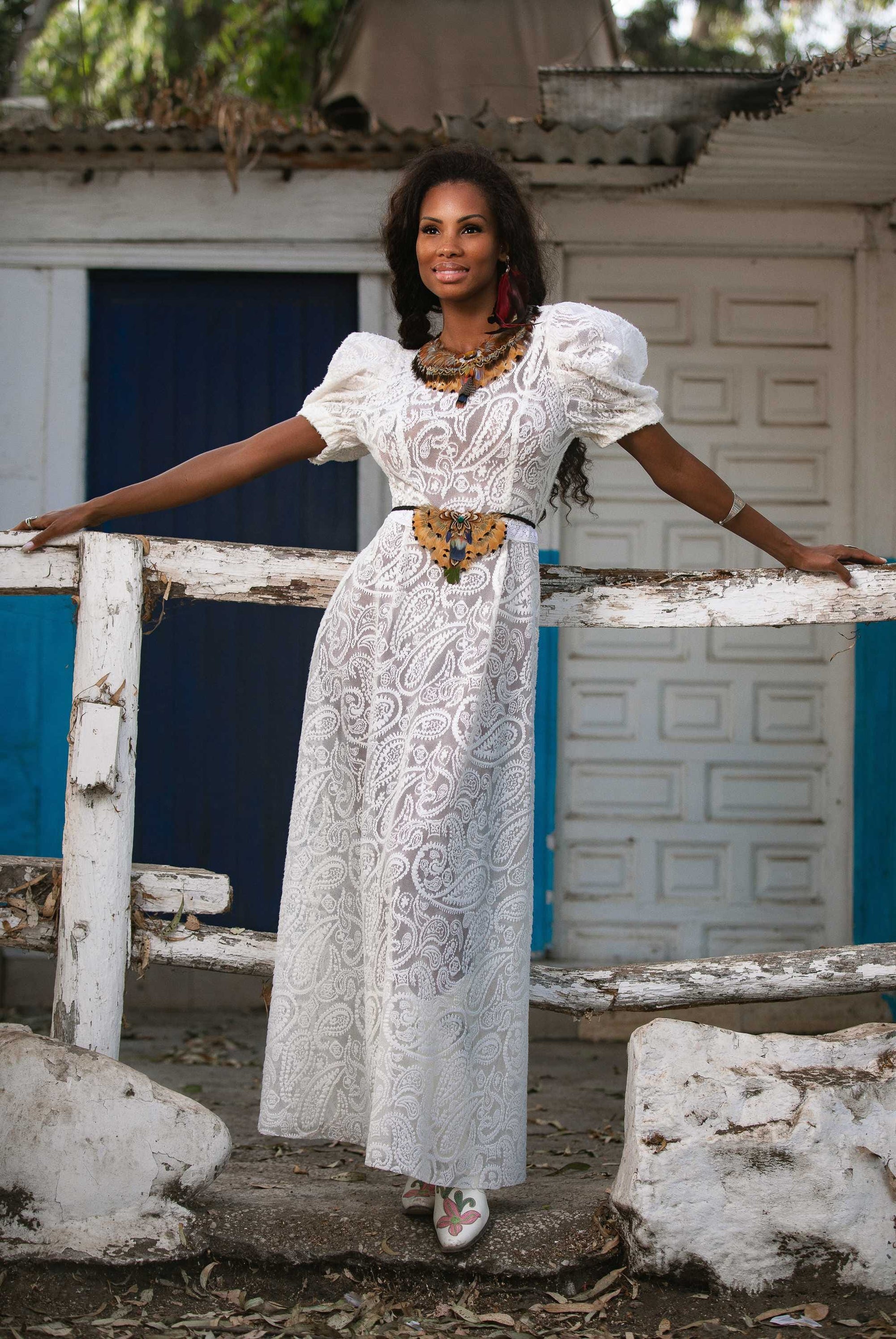 Collar de plumas naturales