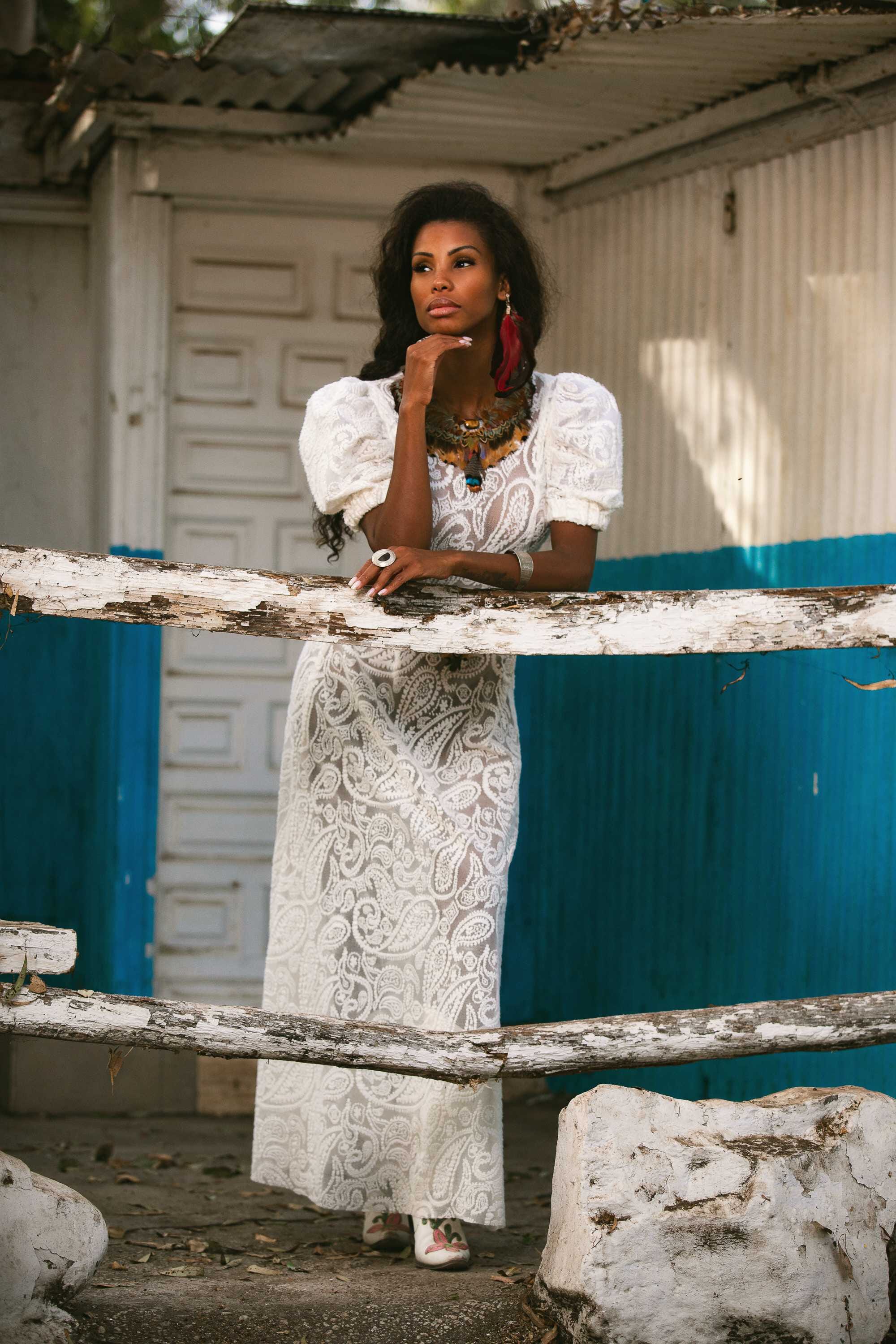 Collar de plumas naturales