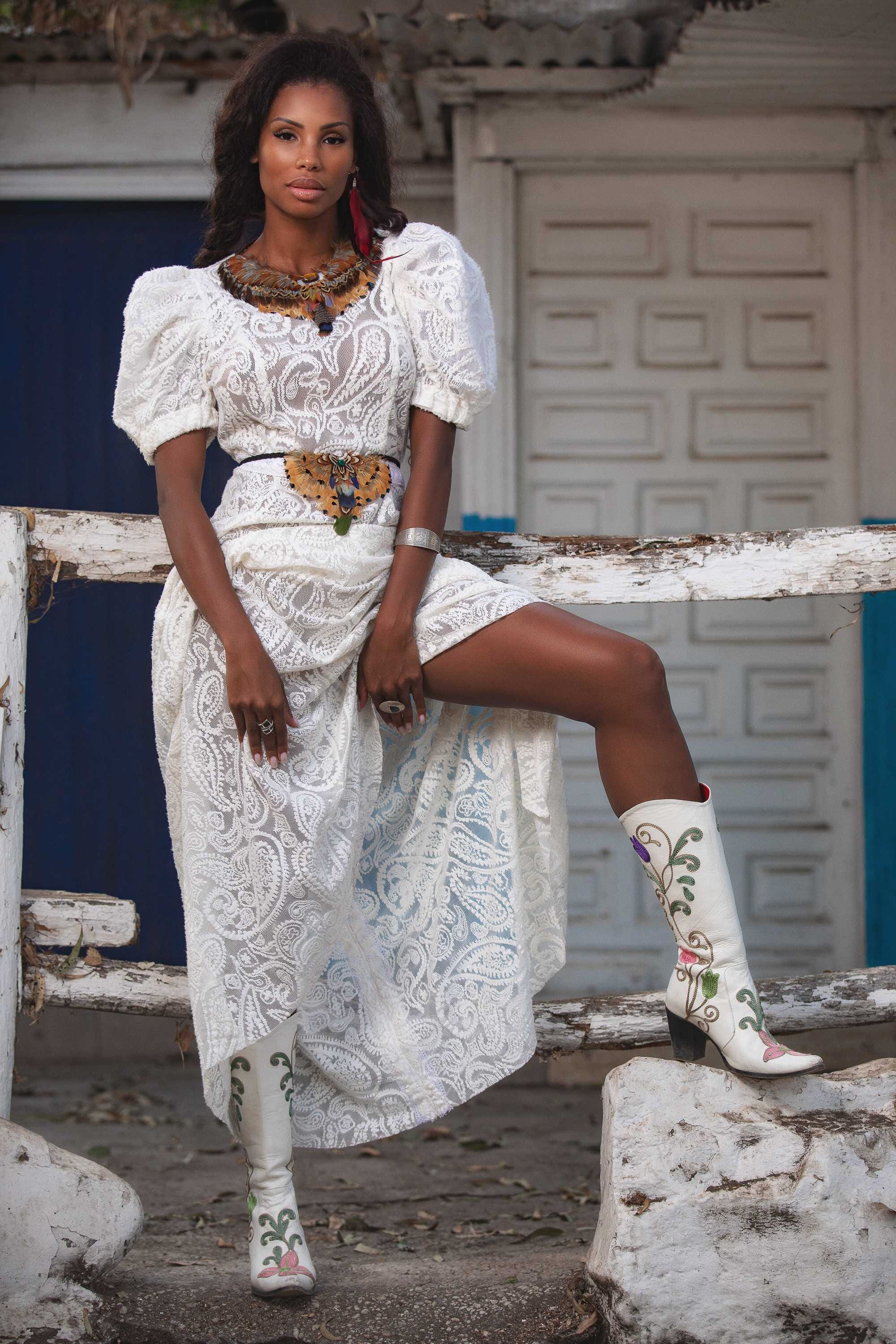 Collar de plumas naturales