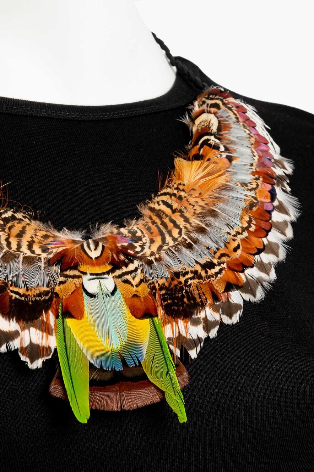 Collar de plumas naturales