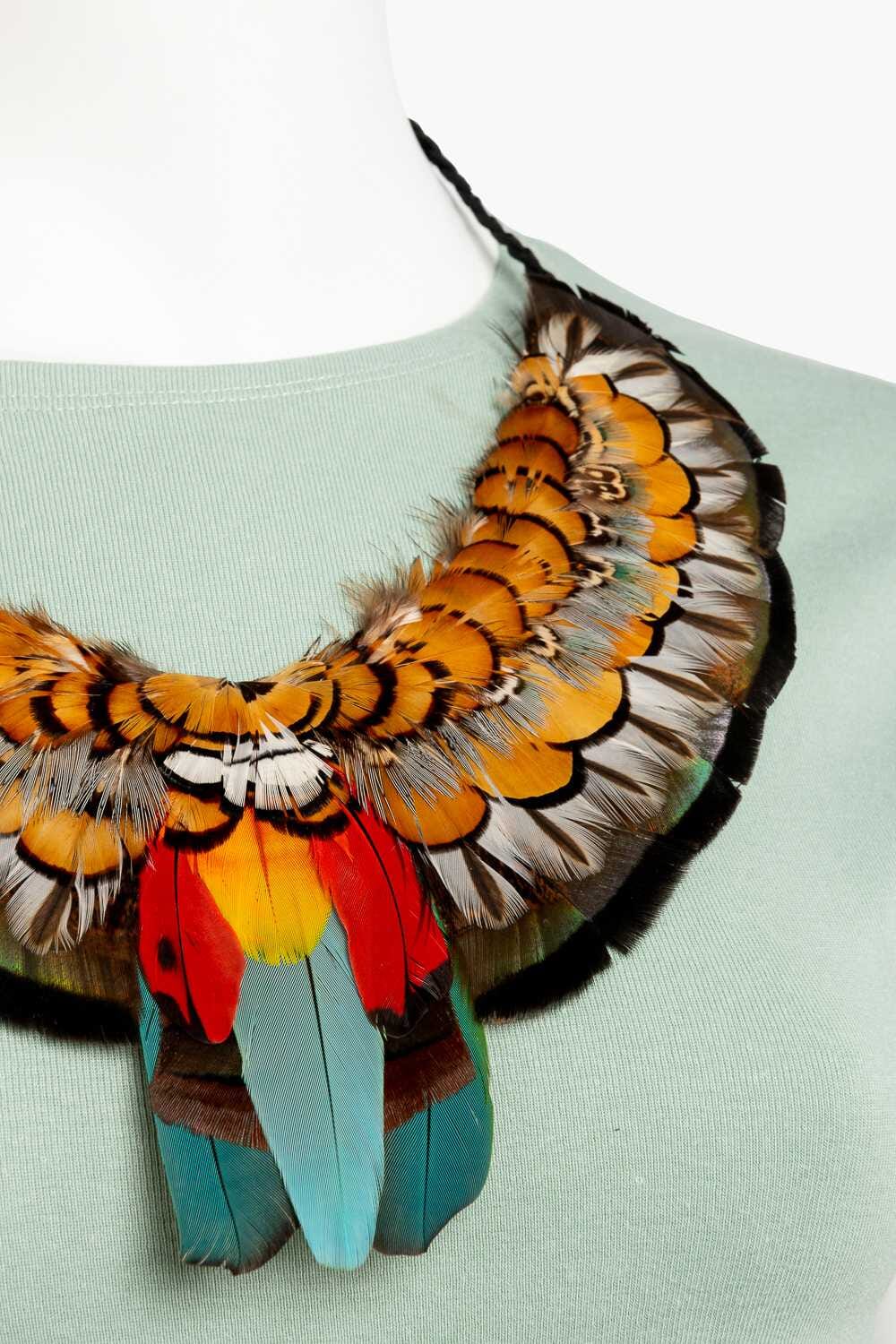 Collar de plumas naturales