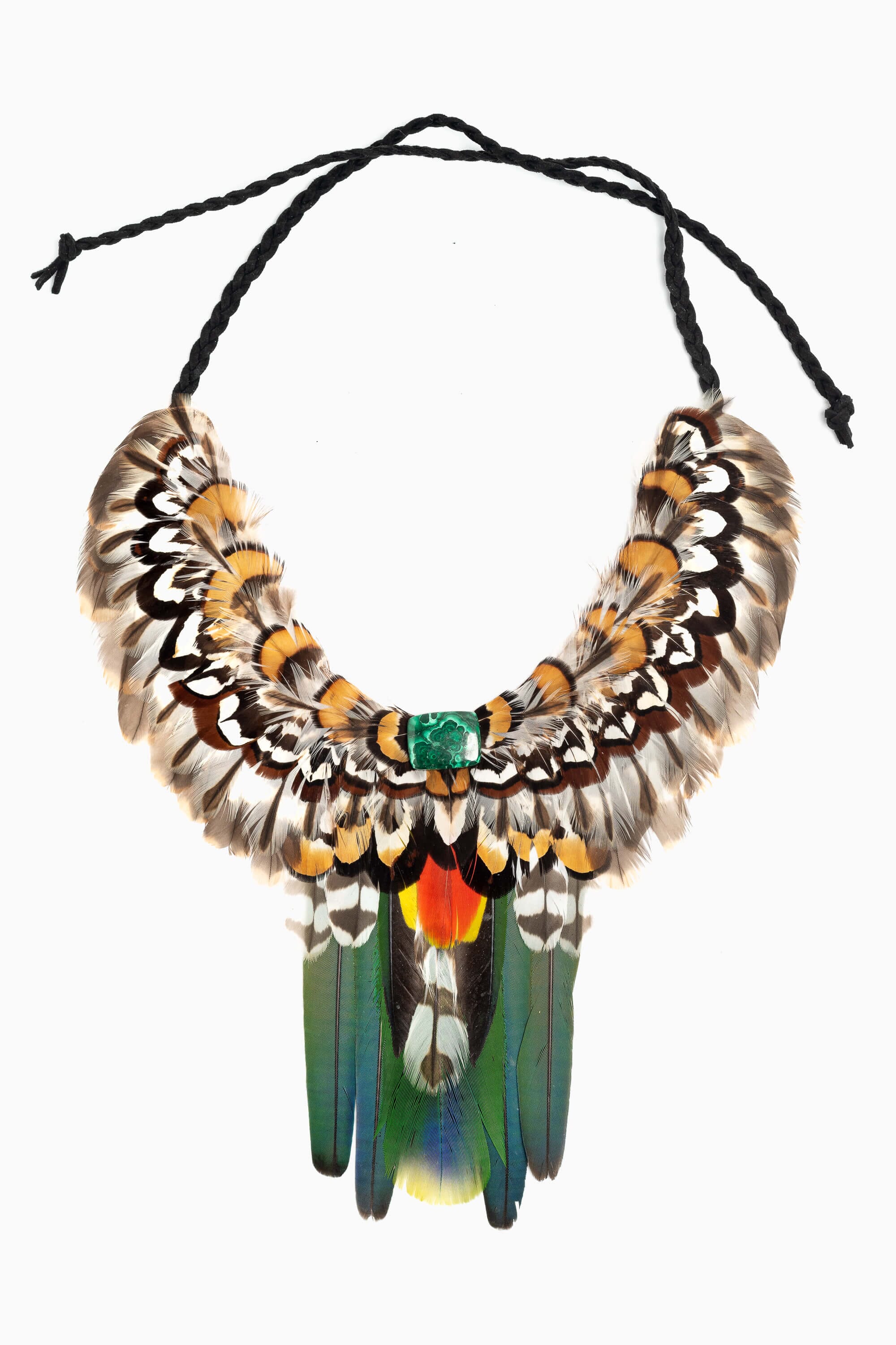 Collar con plumas exóticas