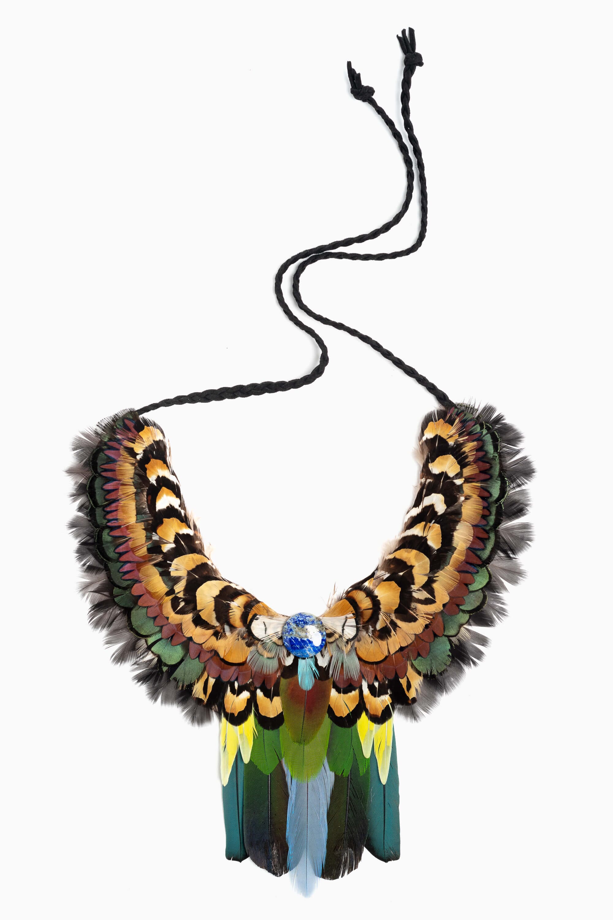 Collar con plumas exóticas
