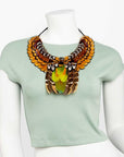 Collar con plumas exóticas