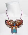 Collar con plumas