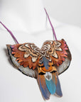 Collar con plumas