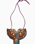 Collar con plumas