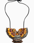 Collar con plumas