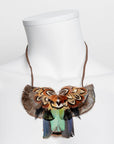 Collar con plumas