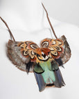 Collar con plumas