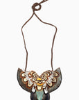 Collar con plumas