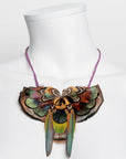 Collar con plumas