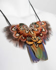 Collar con plumas