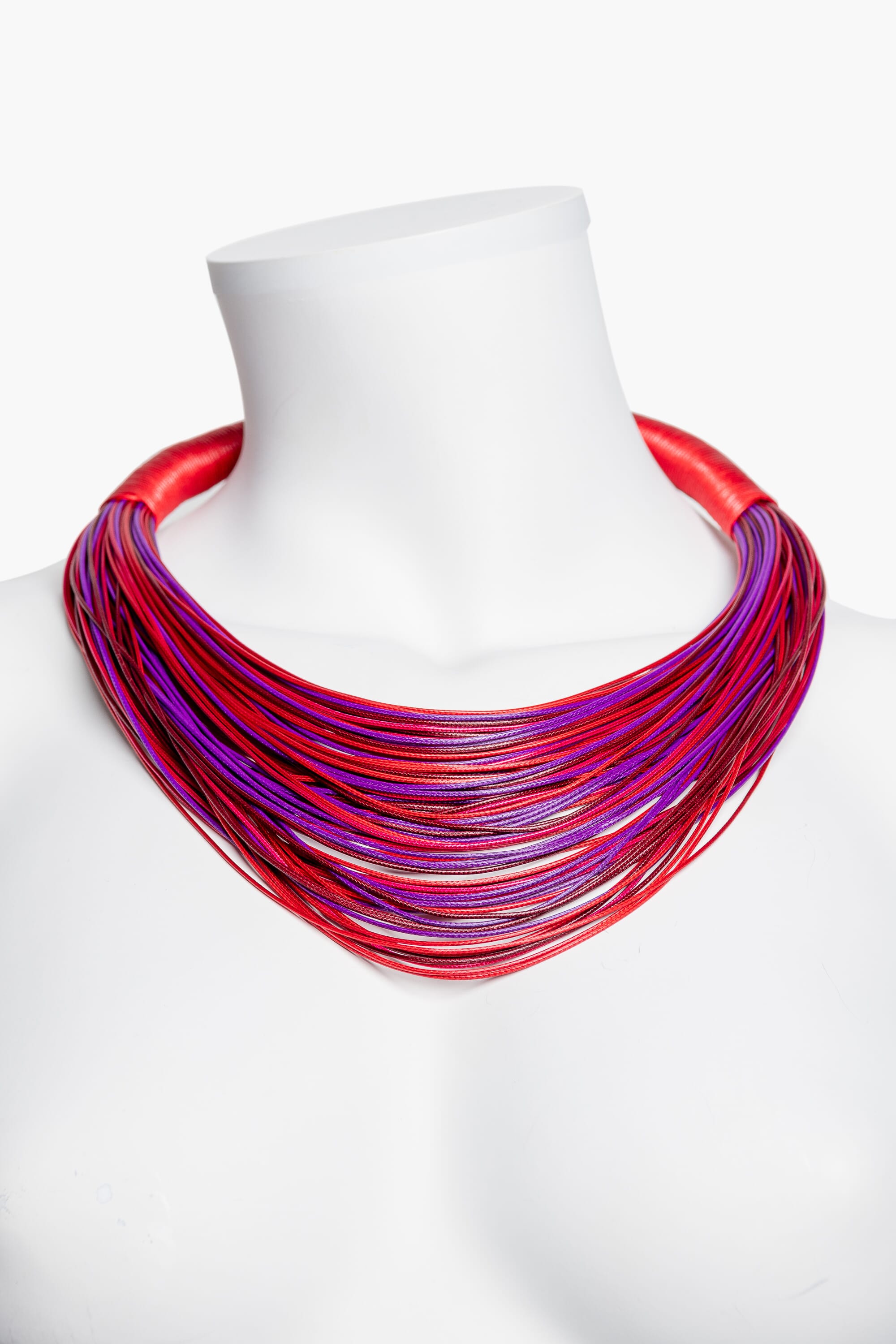 Collar en hilos de seda