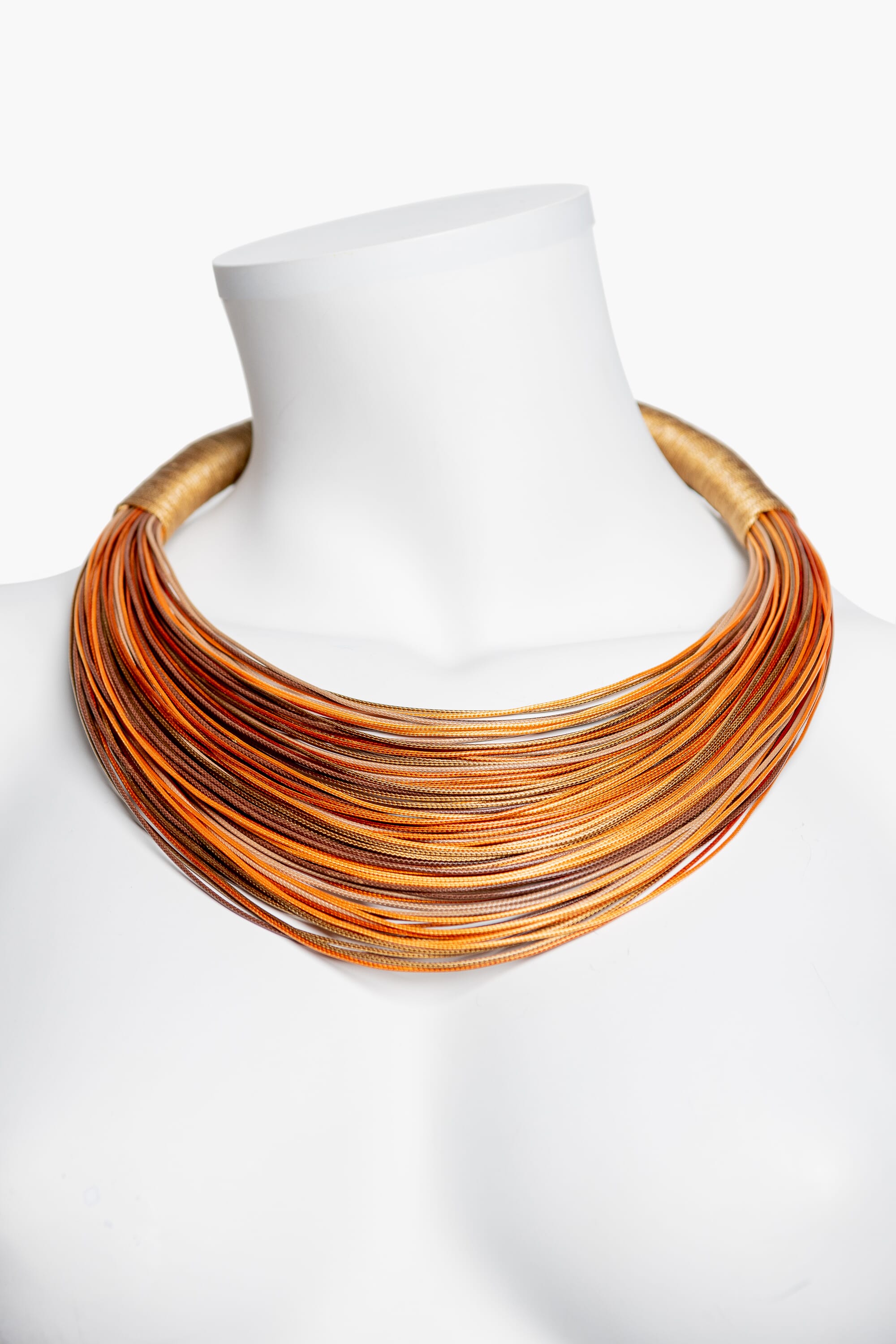 Collar en hilos de seda