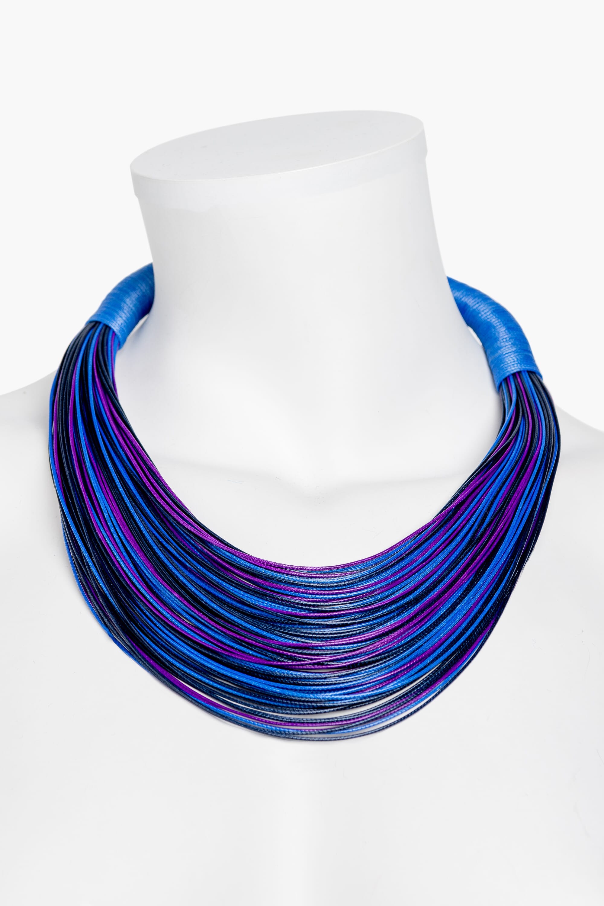 Collar en hilos de seda