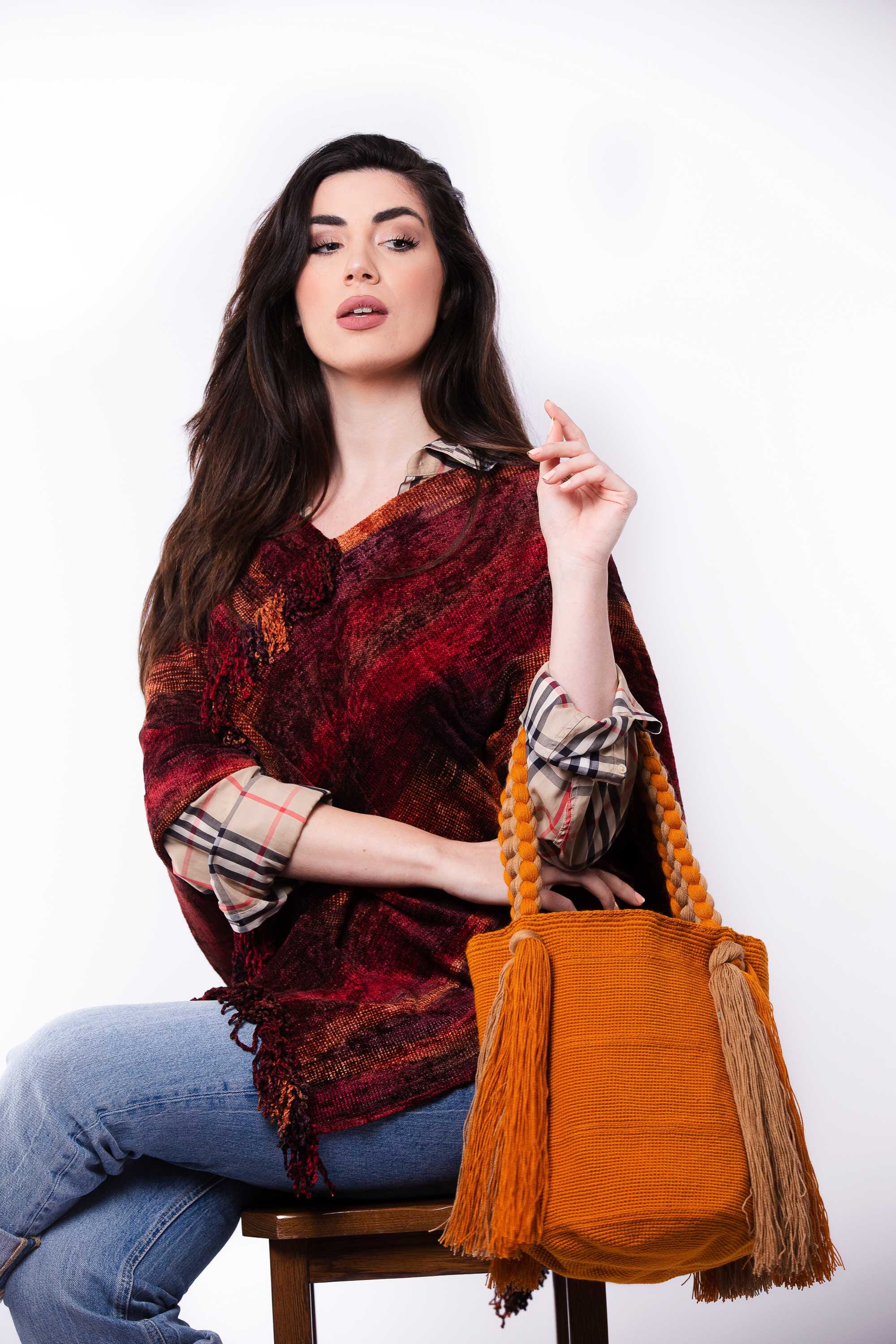 Bolso de hombro con flecos largos