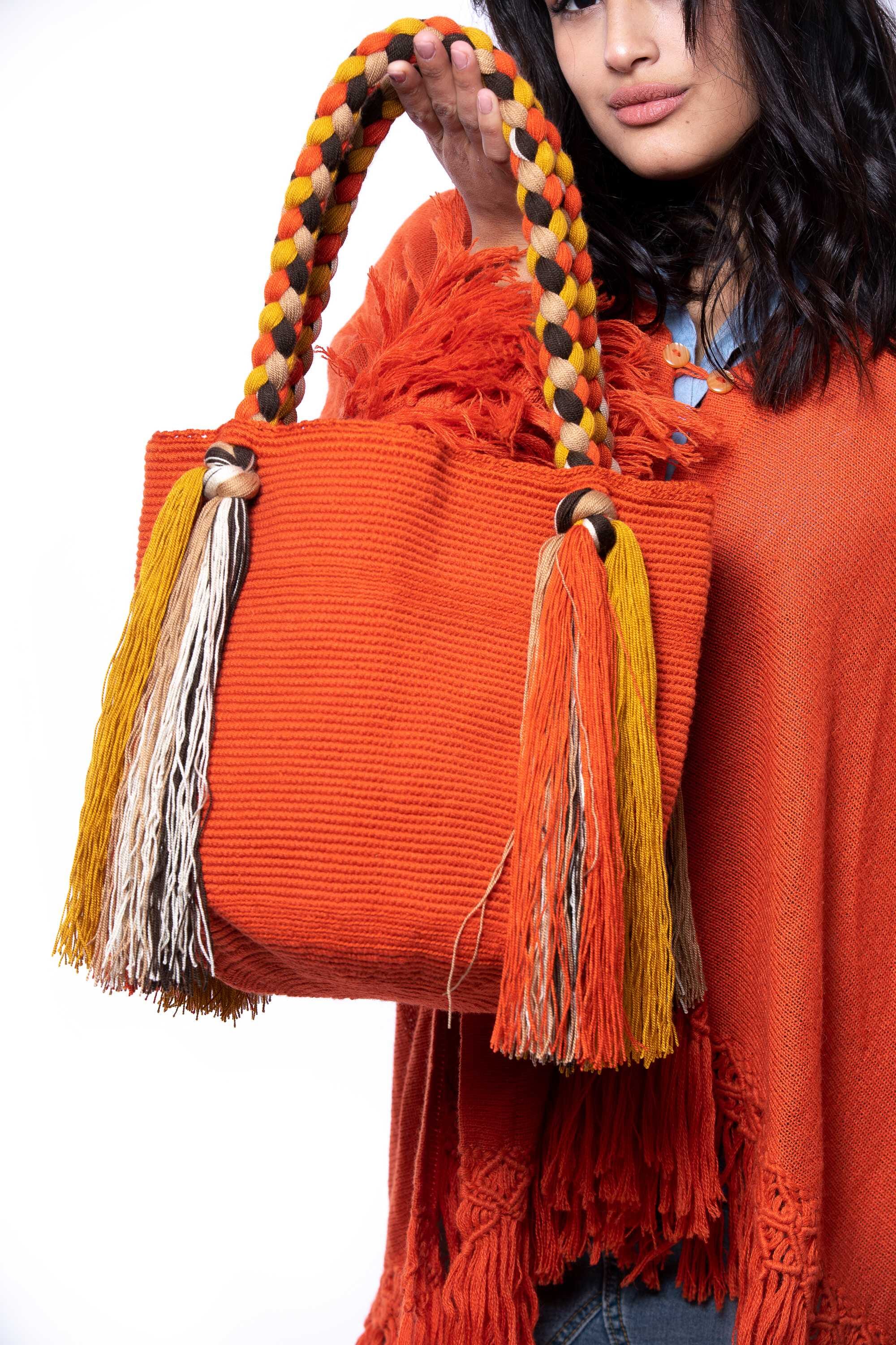 Bolso de hombro con flecos largos