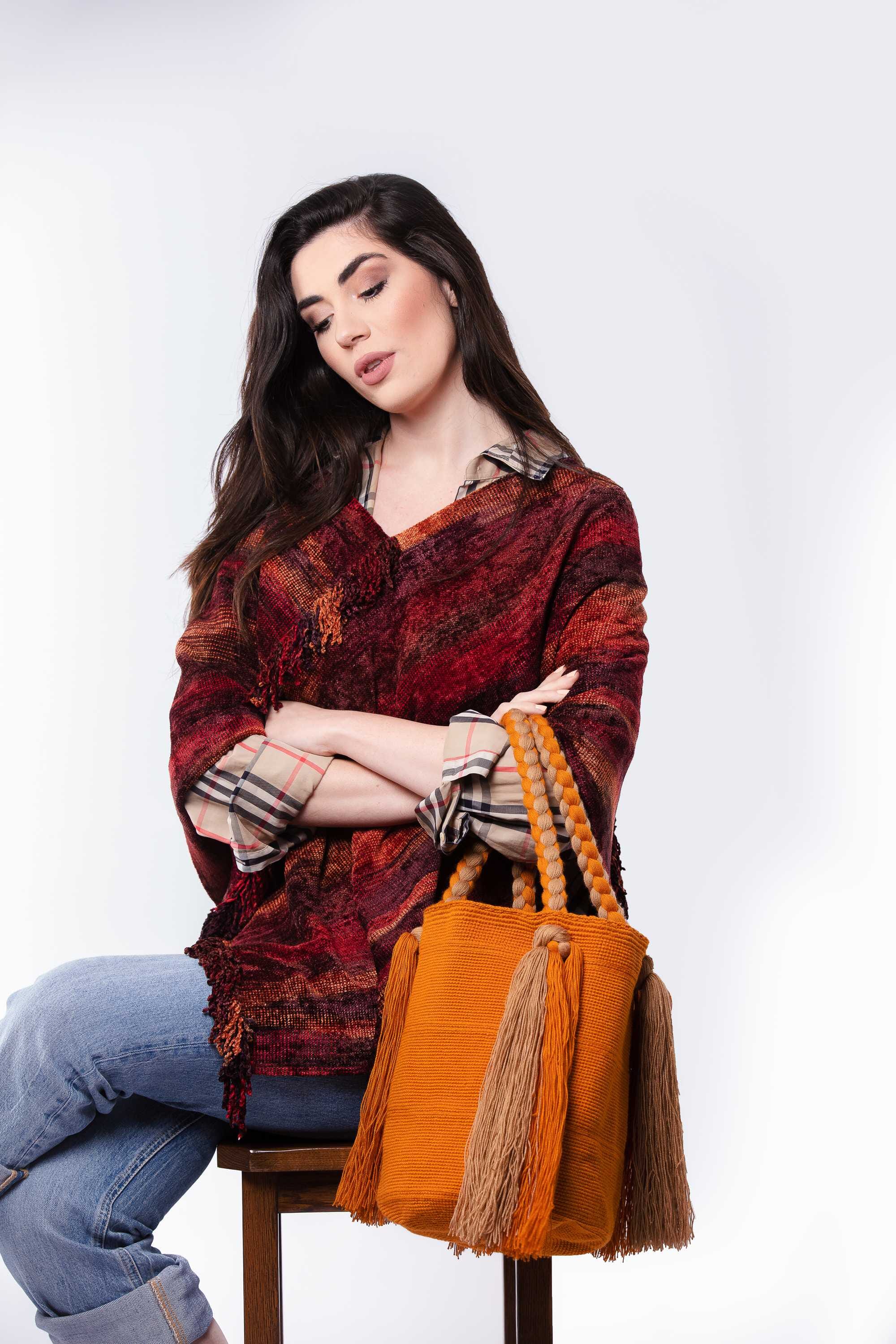 Bolso de hombro con flecos largos