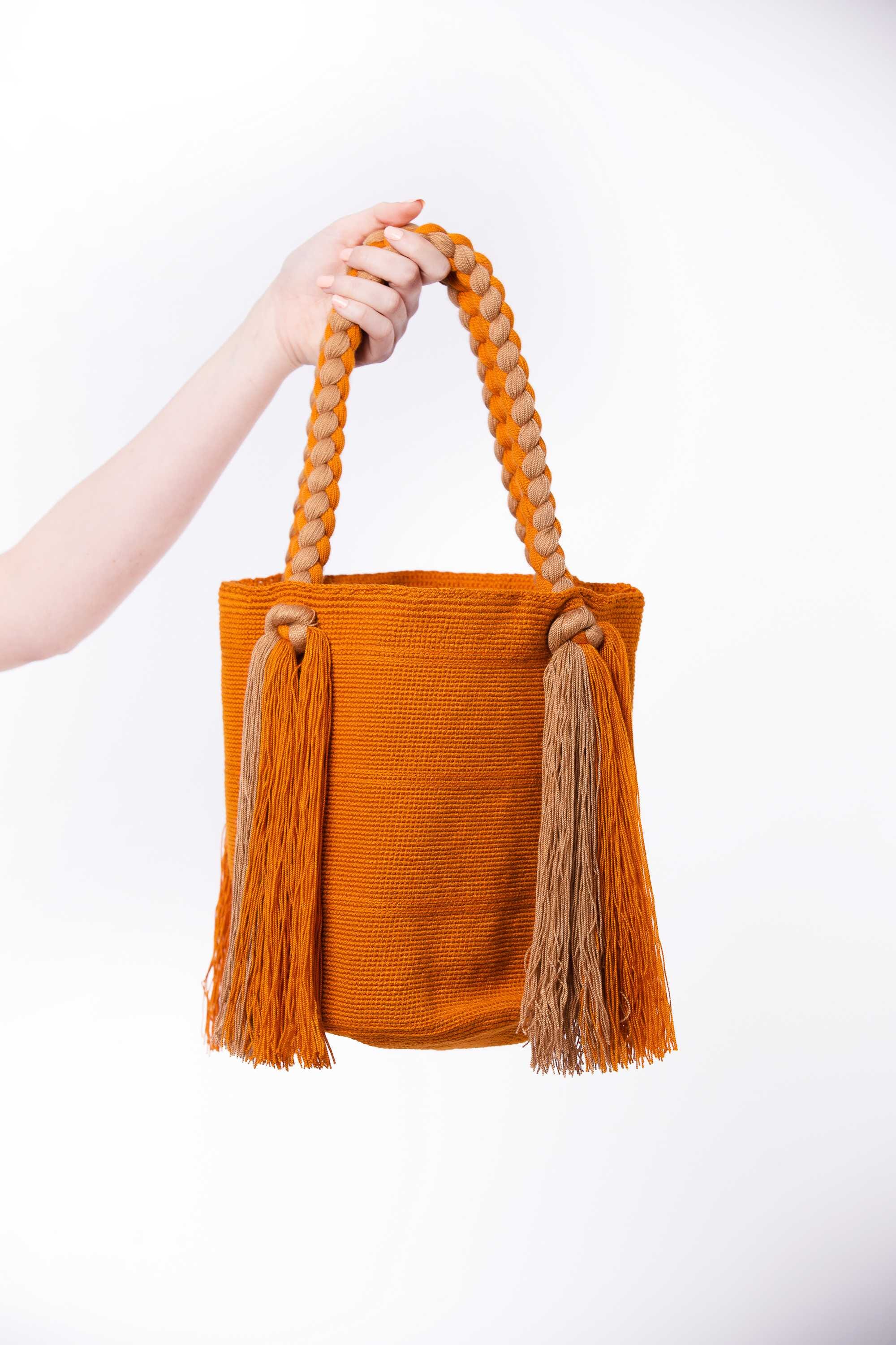 Bolso de hombro con flecos largos