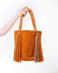 Bolso de hombro con flecos largos