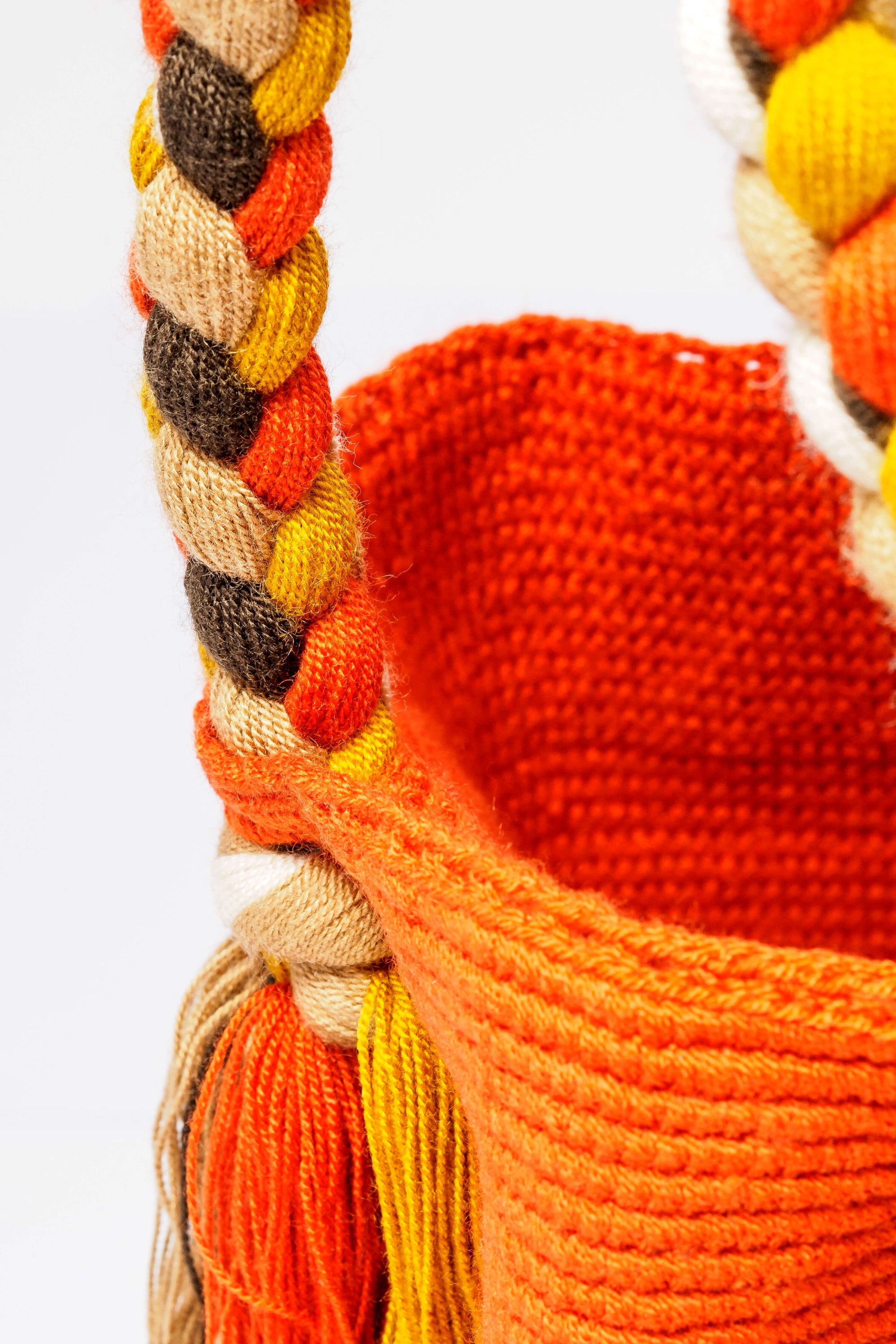 Bolso de hombro con flecos largos