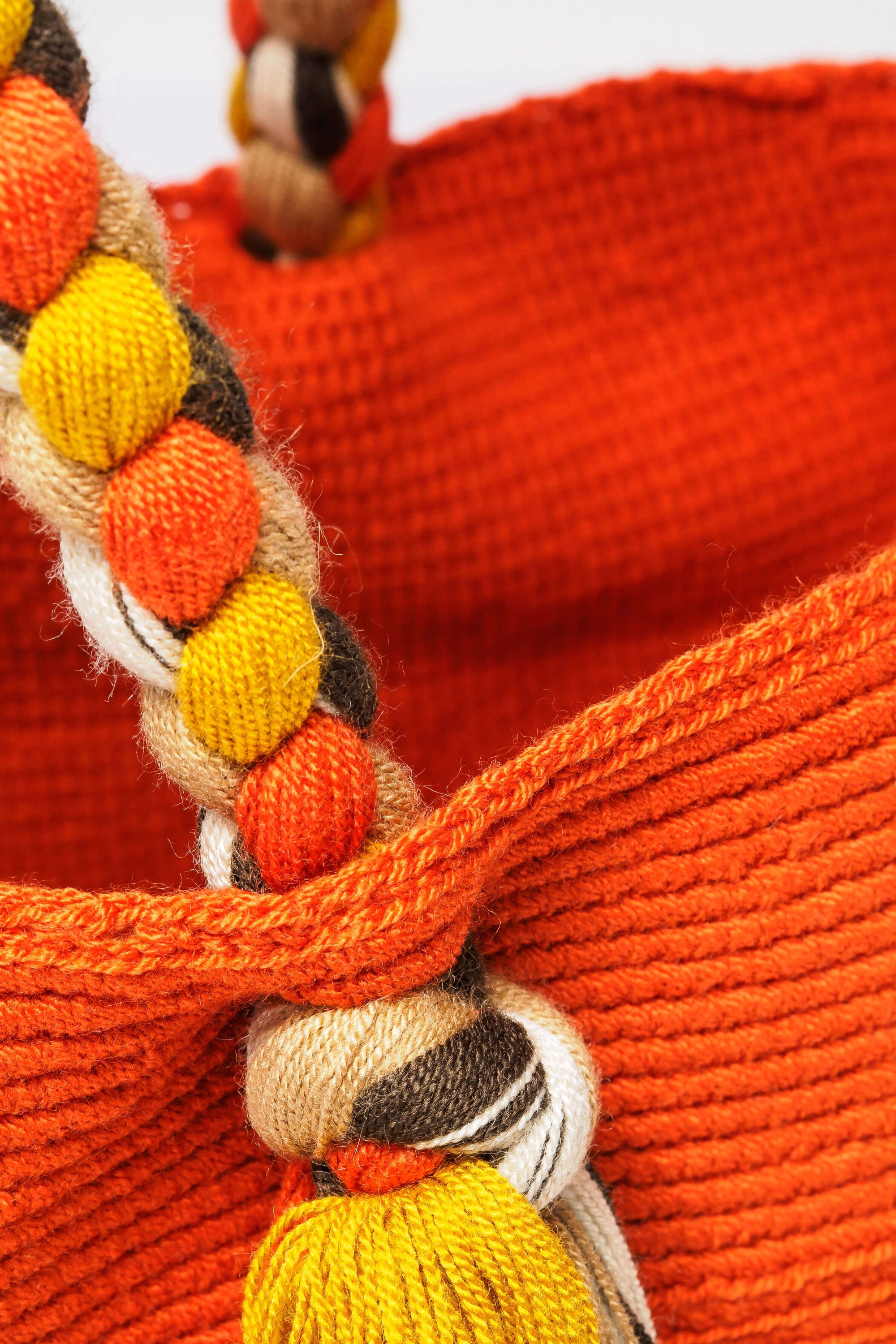 Bolso de hombro con flecos largos