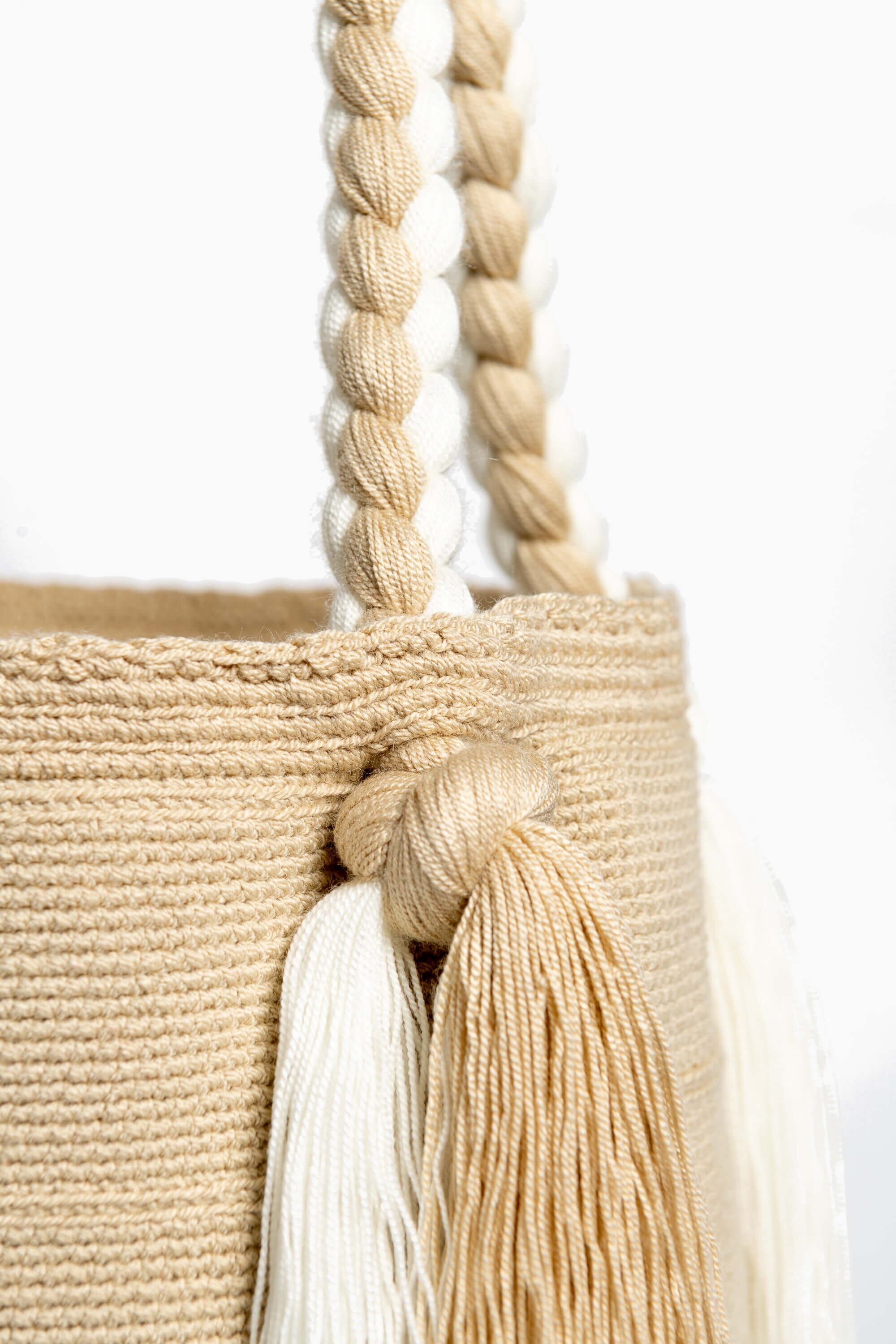 Bolso de hombro con flecos largos