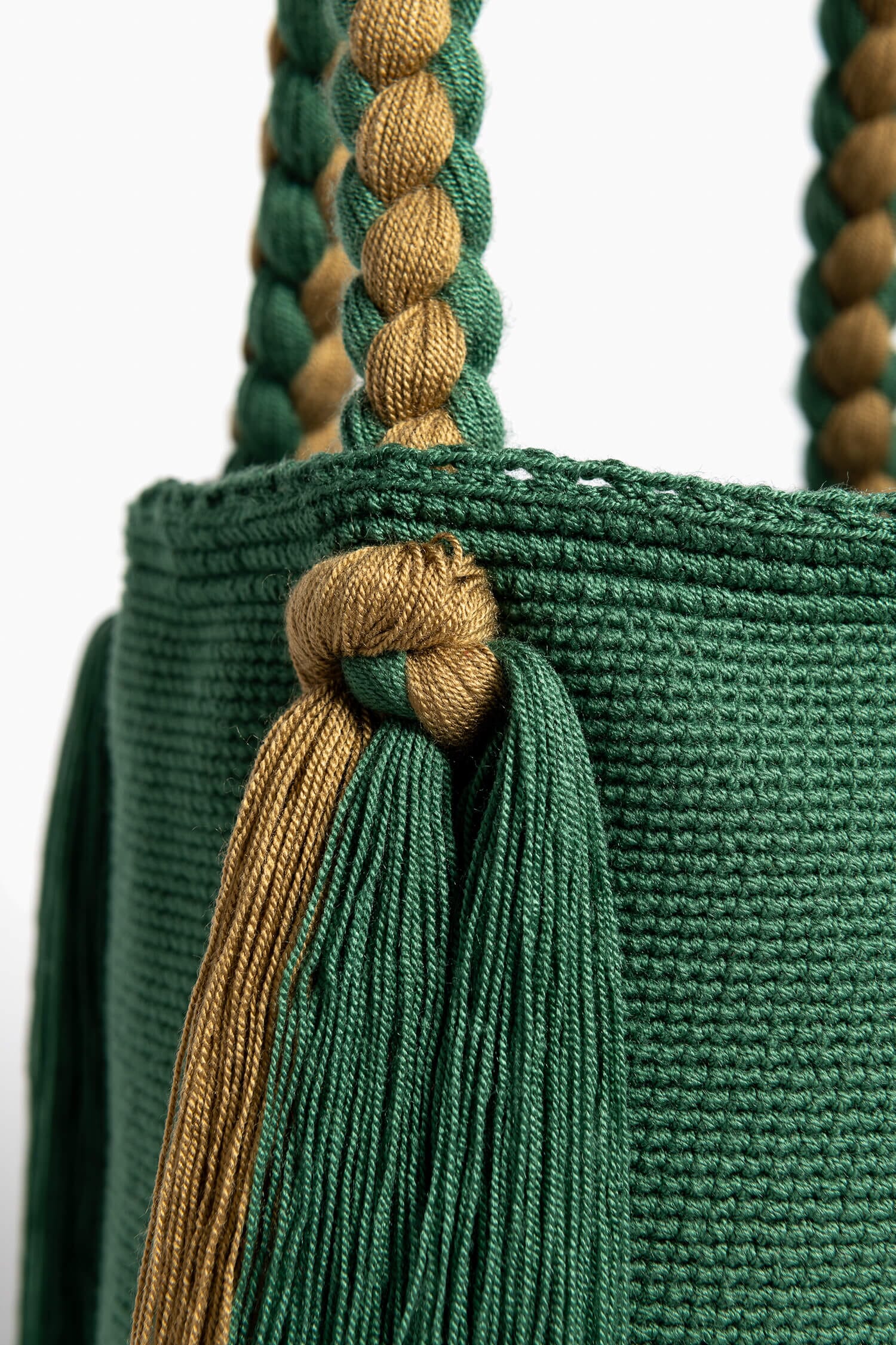 Bolso de hombro con flecos largos