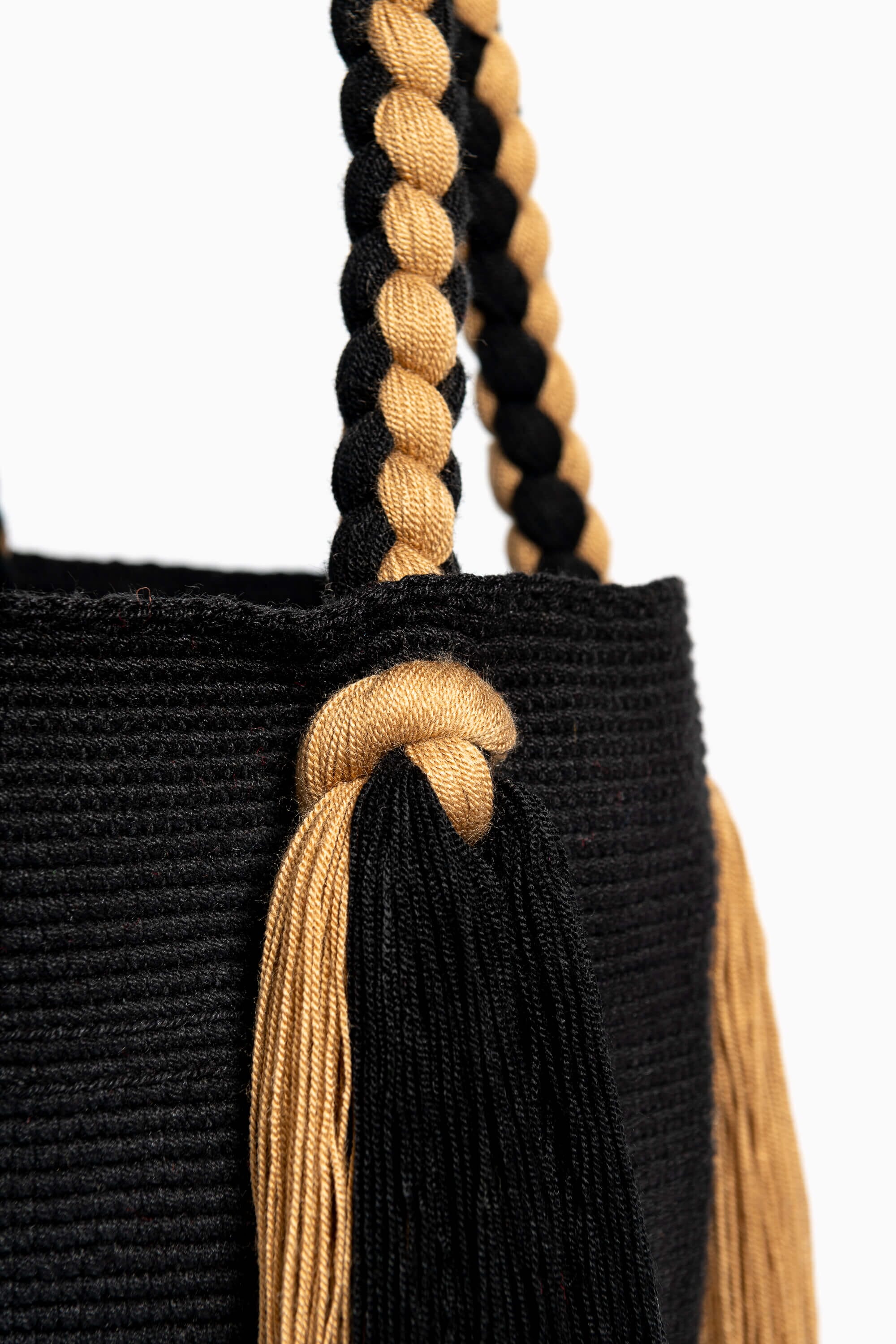 Bolso de hombro con flecos largos