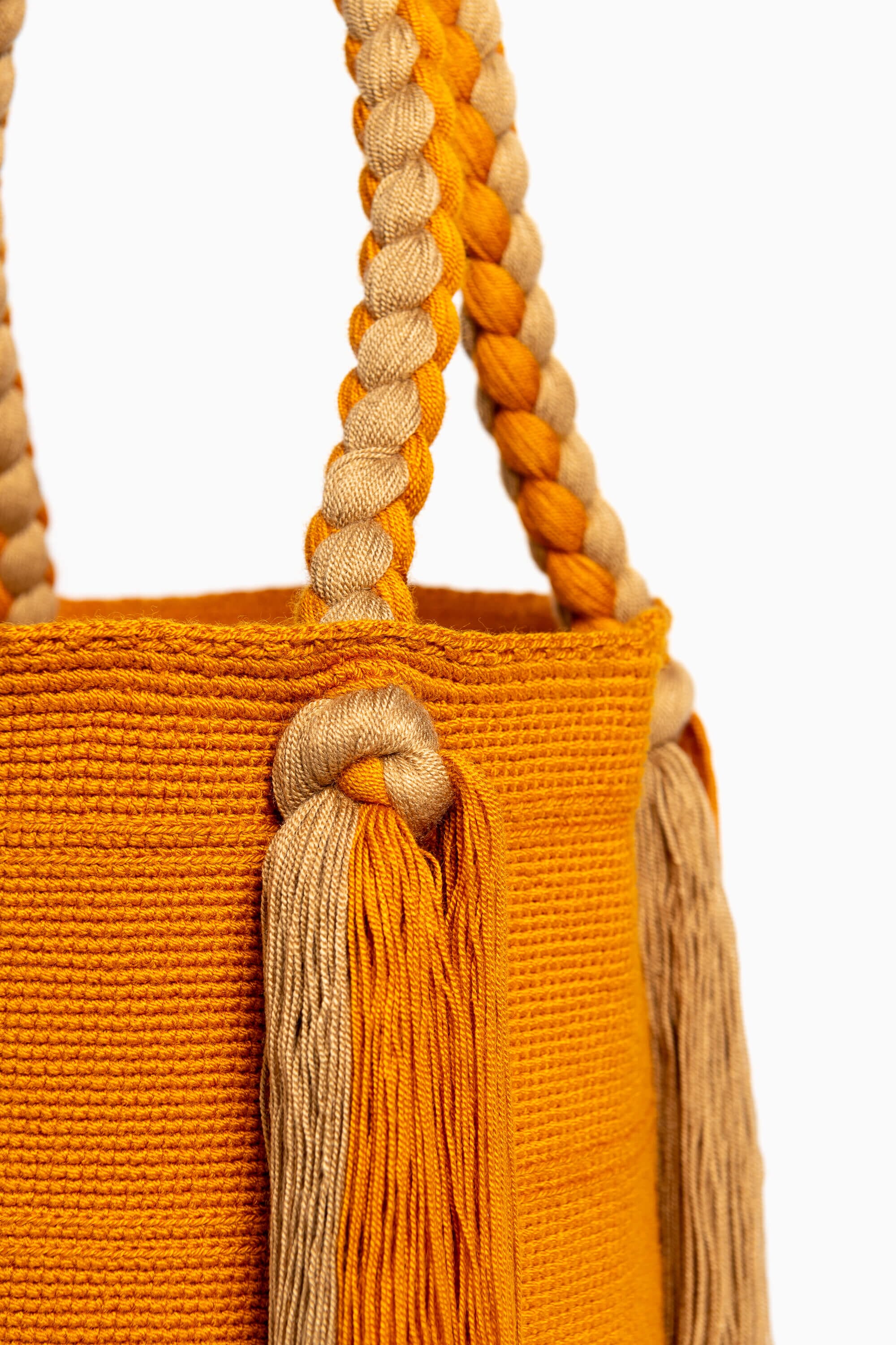 Bolso de hombro con flecos largos